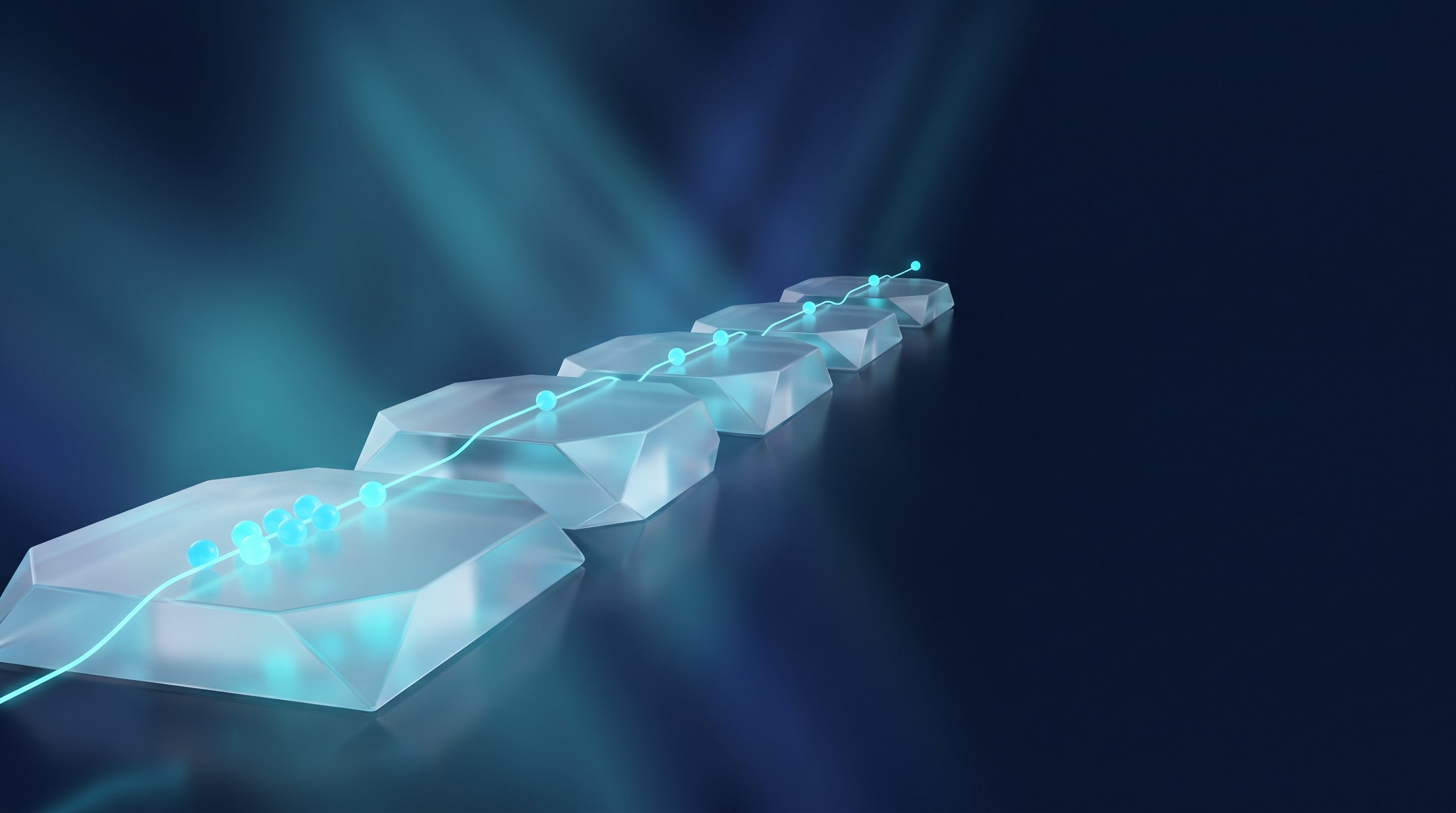 Gläserne Stufen, die von links nach rechts schmaler werden, verbunden durch eine leuchtende cyanfarbene Linie, auf der kleine Lichtpunkte nach vorn wandern – Symbolbild für eine Sales Pipeline mit Stufen