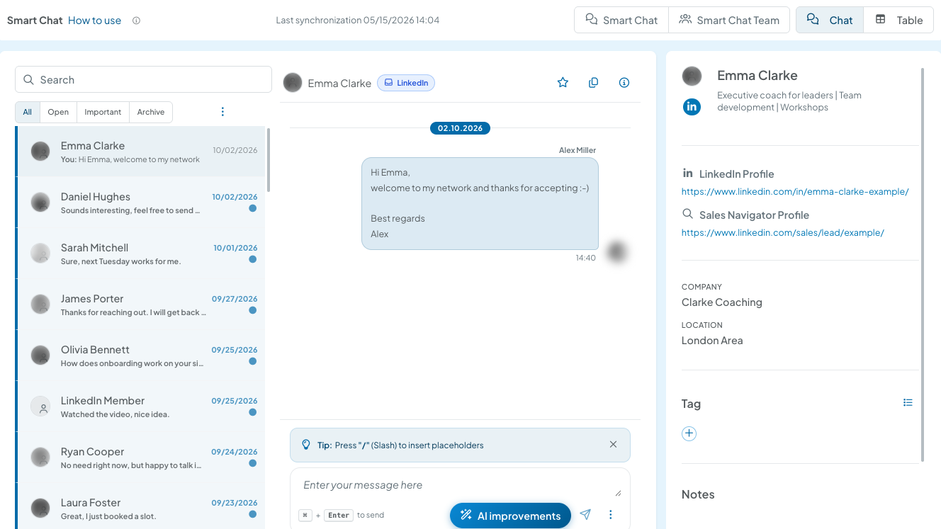 CompLeadly Smart Chat with the inbox on the left, an open conversation in the middle and contact details such as company, location, category and notes on the right (sample data)